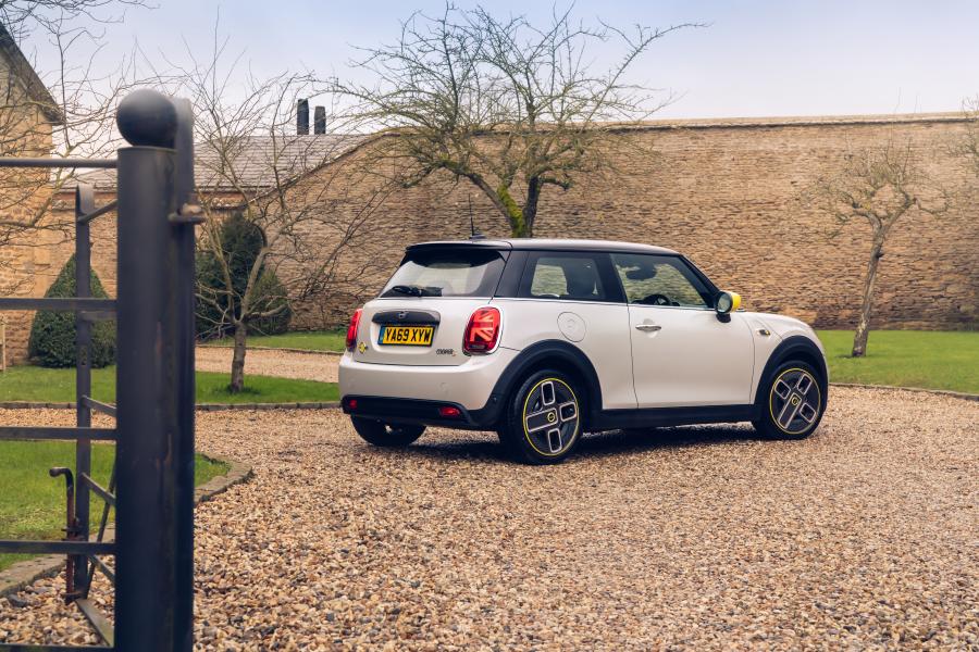  Mini Cooper SE Level 2 (F56) 2020 года  (UK) (фото 13 из 34)